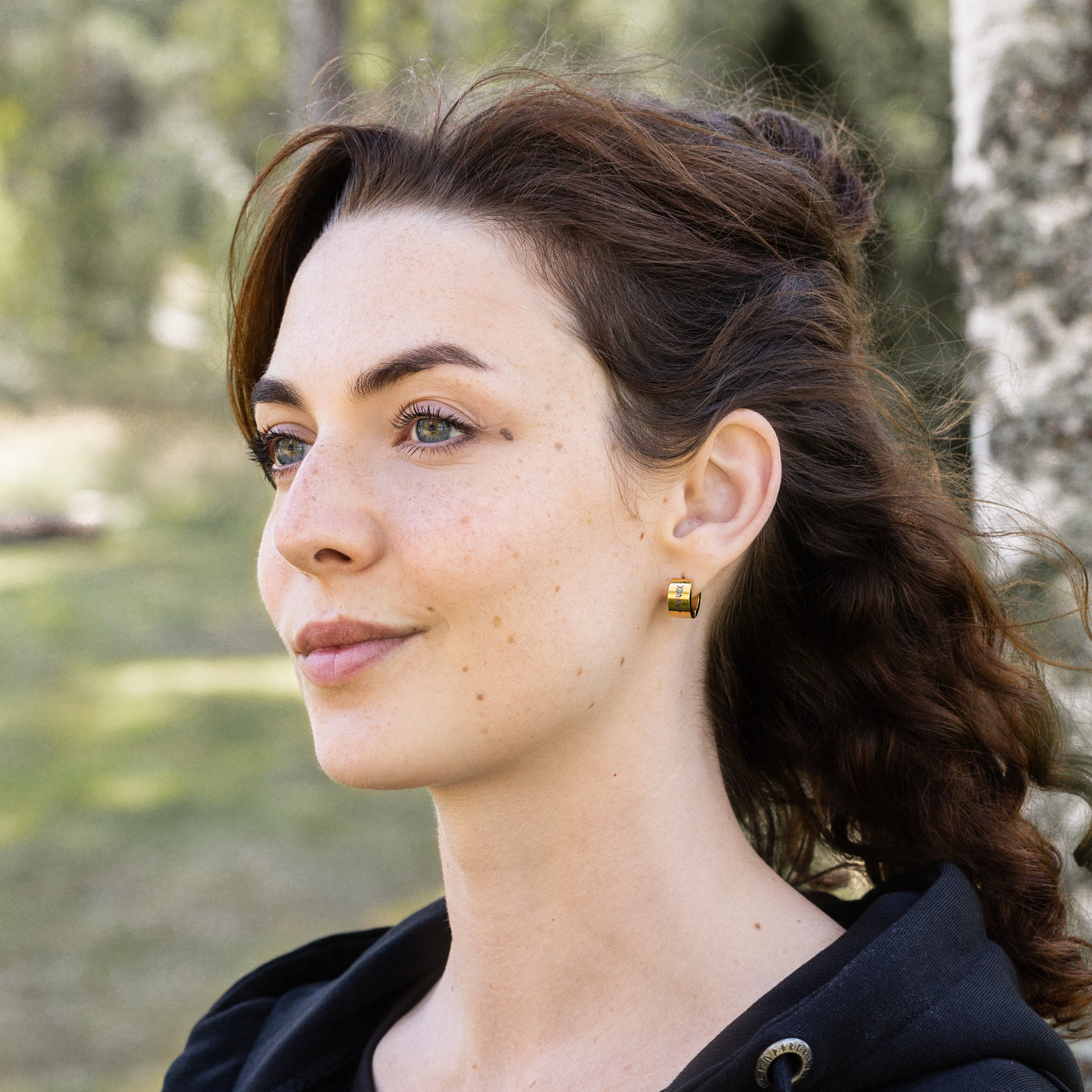 Huggie Earring, Gibu Auja, Gold Plated